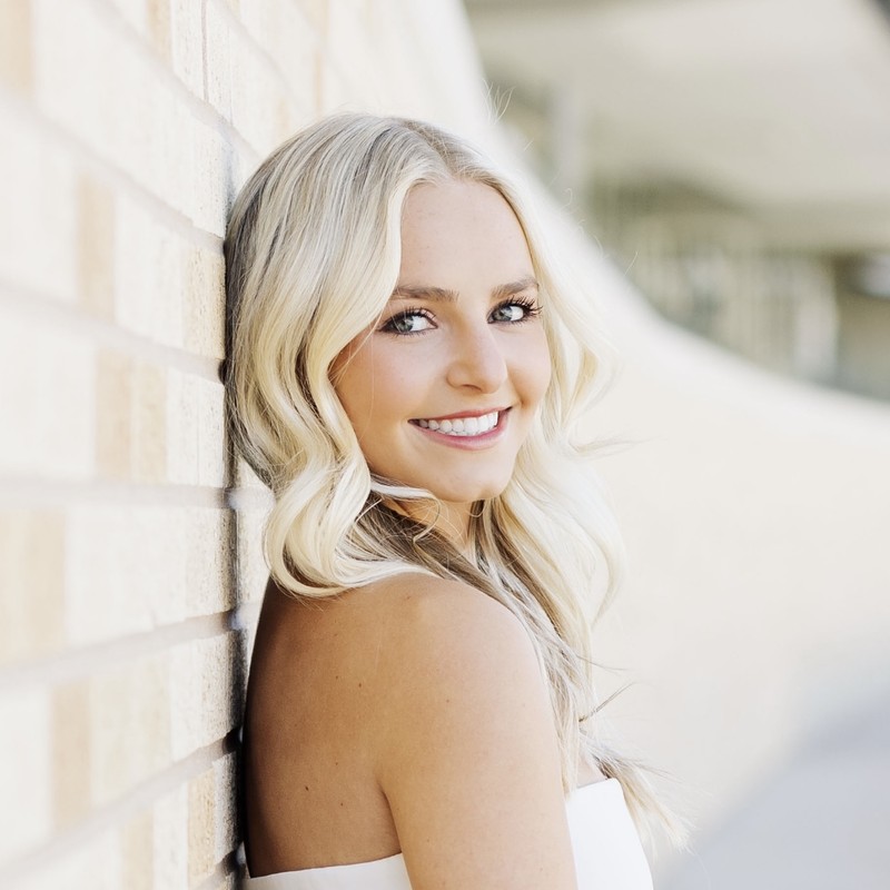 Lauren Adam, marketing manager at Avéline Weddings